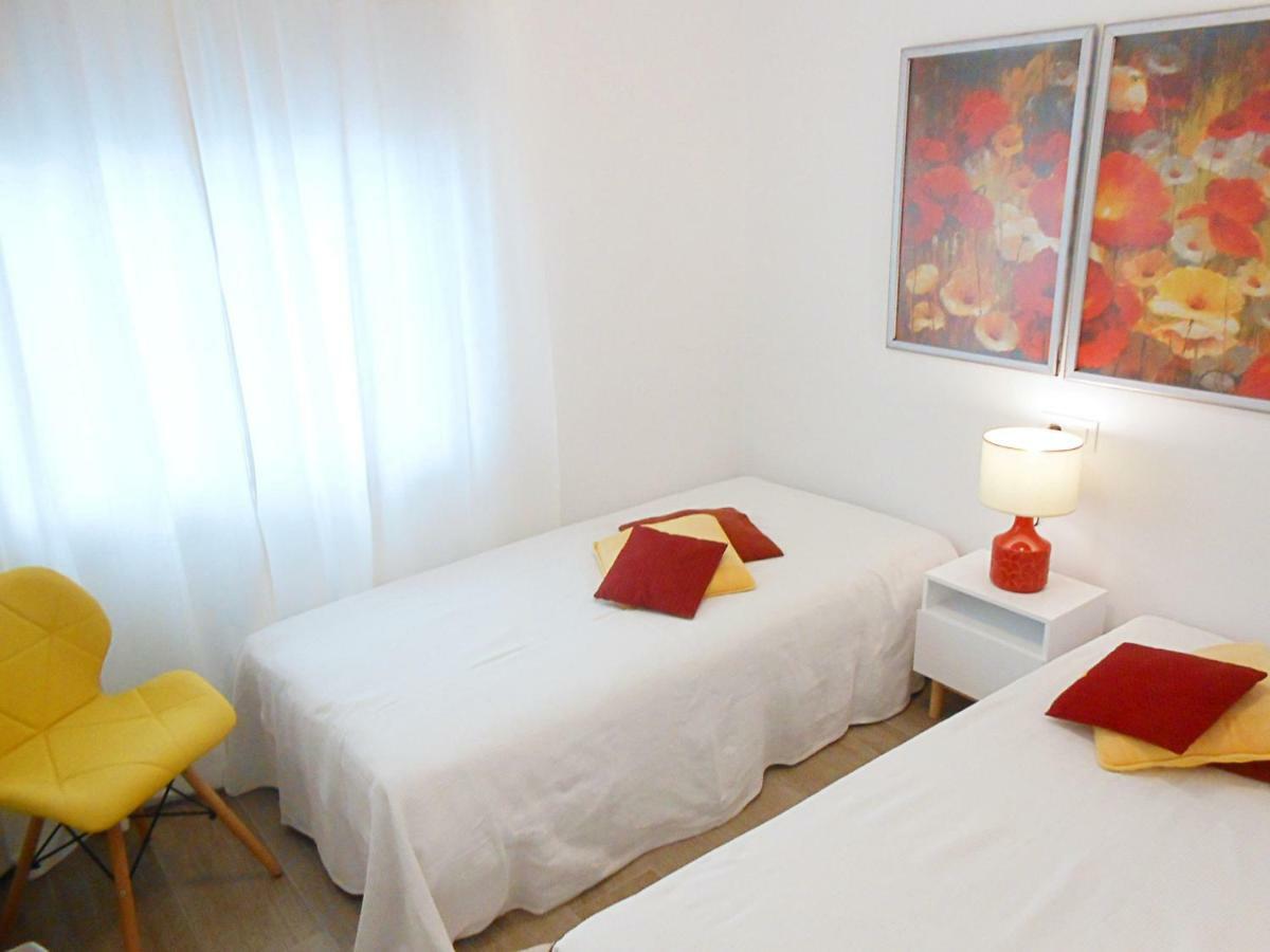 Apartamento Leman Apartment Салоу Екстериор снимка