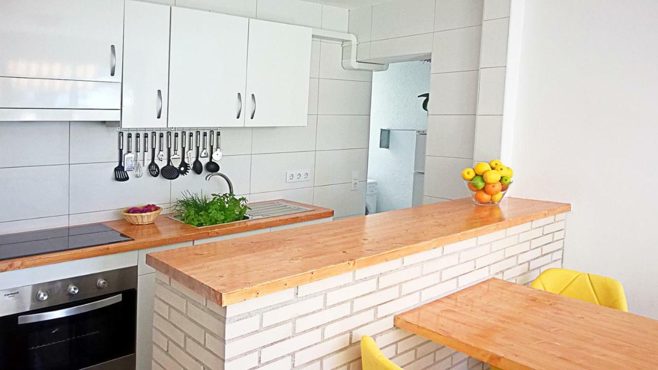 Apartamento Leman Apartment Салоу Екстериор снимка