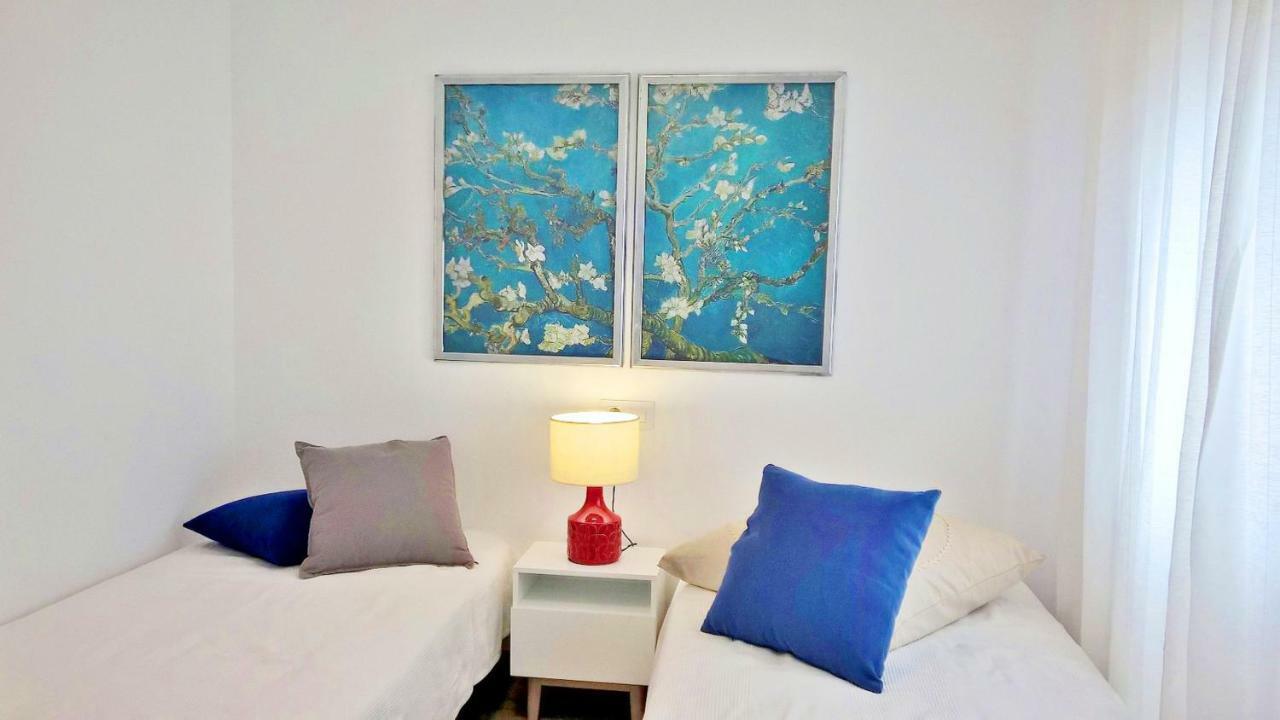 Apartamento Leman Apartment Салоу Екстериор снимка