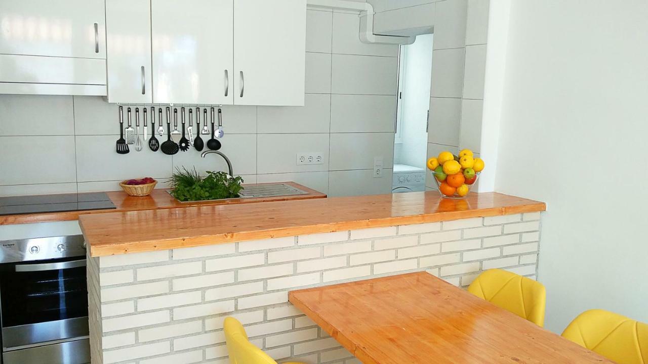 Apartamento Leman Apartment Салоу Екстериор снимка